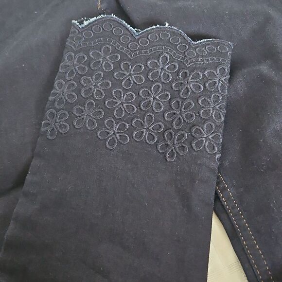 Women's Denim Embroidery Scalloped  Hem Jeans - Picture 13 of 16